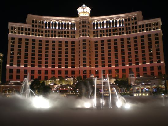 Wasserspiel vor dem beruehmten Belagio Las Vegas.