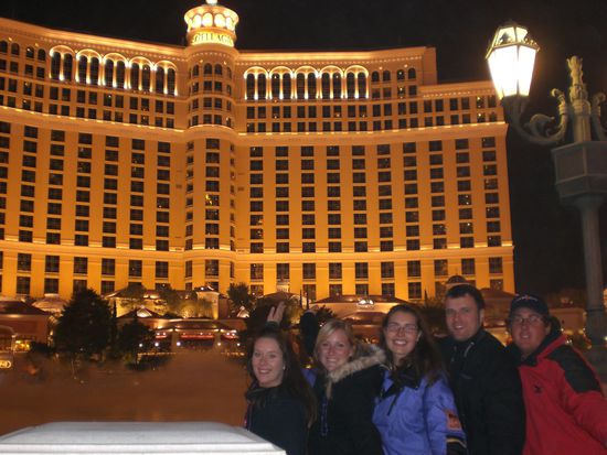 Mareike, Anika, Yankee, Holger und meine wenigkeit vor dem Belagio.