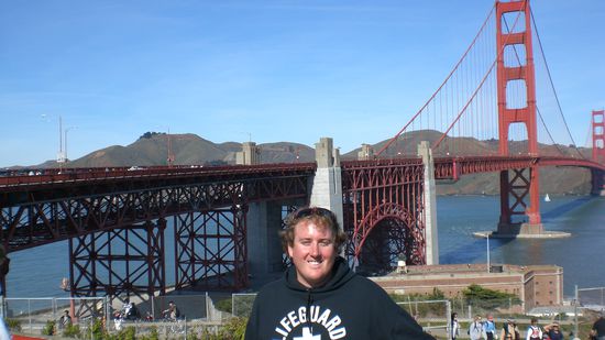 Ich vor der Golden Gate Bridge.