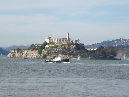 Noch ne Gemeinsamkeit mit Cape Town. Hier keisst die Gefaengnisinsel vor der Stadt nicht Robben Island sondern Alcatraz.