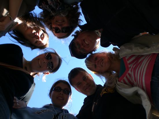  Im Kreise neuer Freunde!