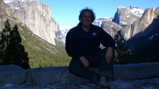 Ich vor der schoenen Aussicht ueber den Nationalpark.