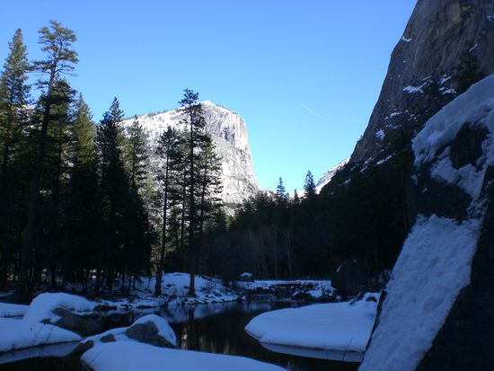 Der Yosemite NP mit ganz schoen viel Schnee!