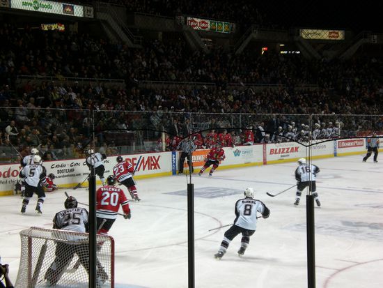 Eishockey. Ja, das passt mir doch mal so richtig! 