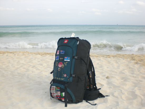 Mein Backpack am Strand von Playa del Carmen.