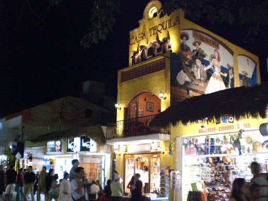 Das Dorf oder anders gesagt die Touri-Meile.