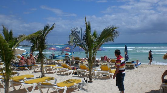 Der Strand - ziemlich ueberfuellt...