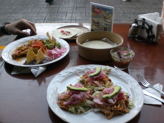 Unser Abendessen bei mexikanischer Musik und Tanz 