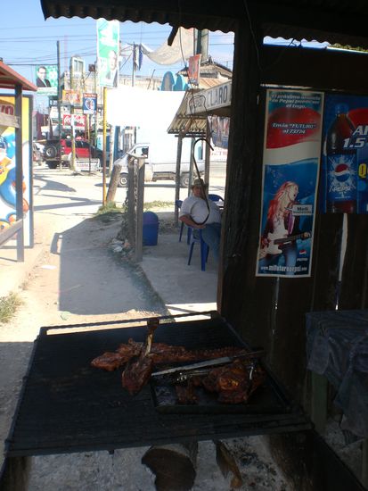 BBQ in Santa Elena gleich an der Hauptstrasse.