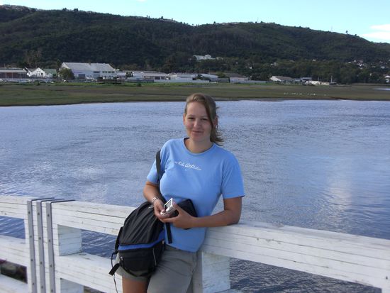 Sarah vor der Knysna Lagoon