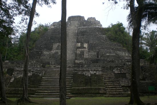 Die groesste Ruine in Lamanai.
