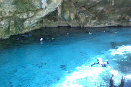 Cenote Dos Ojos.
