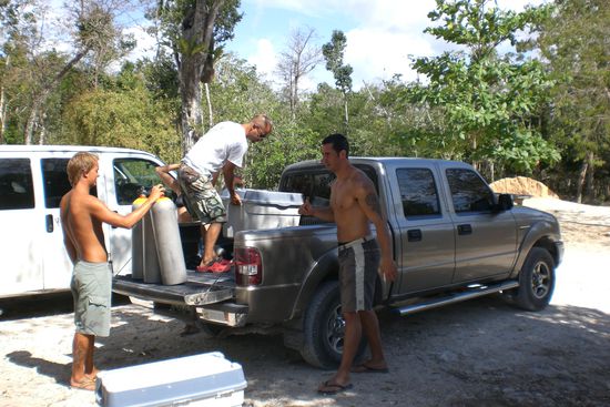 Beim Flachen Abladen vom Pickup.