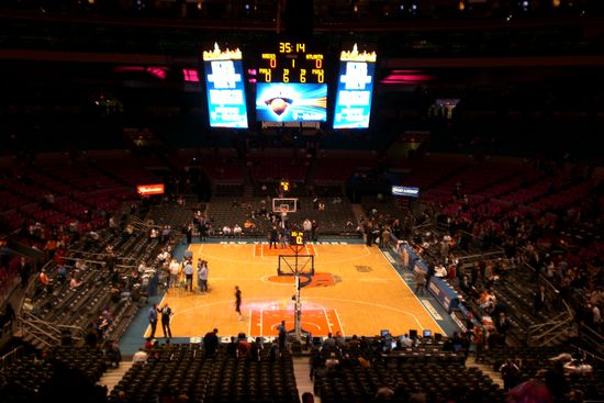 Madison Square Garden Stadion. 
Vor dem NBA Game zwischen New York Knicks und Atlanta Hawks.