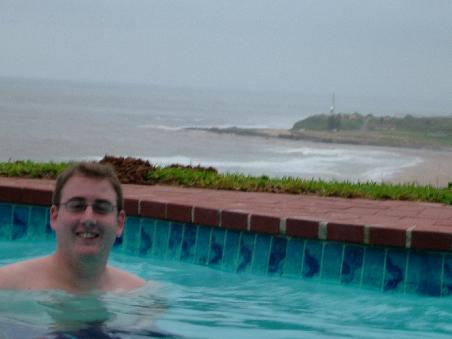Pool mit Blick aufs Meer.