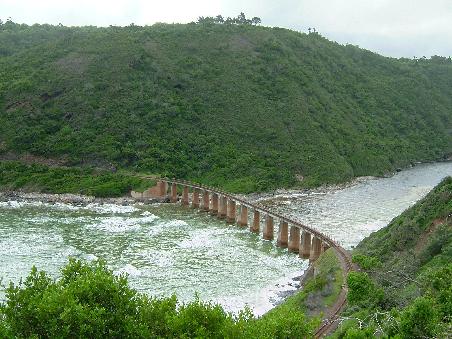 Brücke der bekannten Zugstrecke Strecke Knysna - George