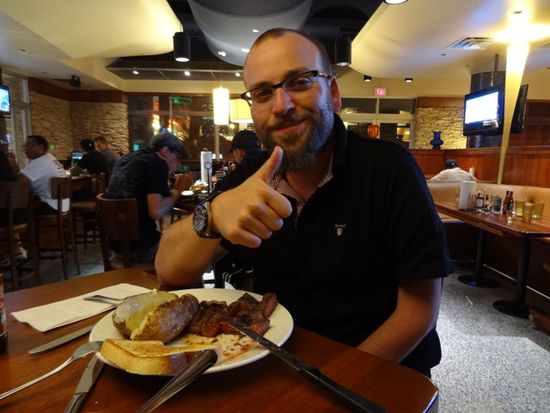 Ein Steak bei HOOTERS - für ömmesöns! Es musste lediglich ein Getränk im Wert von mind. $2,49 bestellt werden.