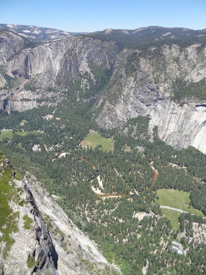 Der Blick ins Yosemite Valley (ca. 980 Meter in die Tiefe)