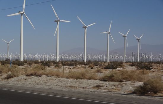 Hier lassen die Amis die Muskeln spielen: ein Windpark in der Nähe von Joshua Tree