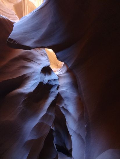 Nicht in den Stein gemeißelt, sondern von der Natur erschaffen: der Indianerkopf im Lower Antelope Canyon (links im Bild).