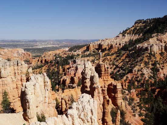 Fairyland Point...liegt etwas abseits, da noch vor dem eigentlichen Eingang zum Nationalpark. Mit ein wenig Fantasie sehen die Hoodoos wie Märchenschlösser aus.