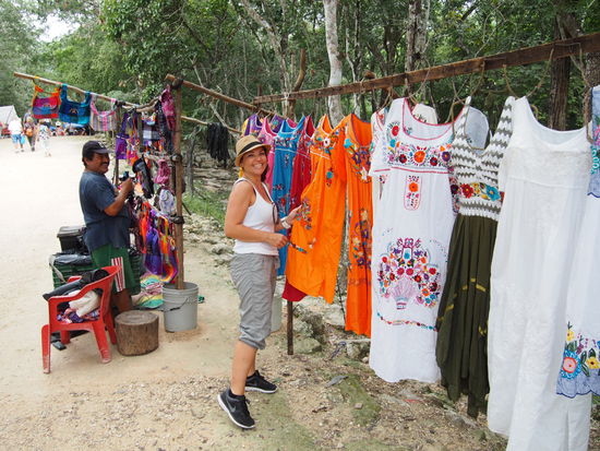 Die Maya Tracht - wunderschön und farbenfroh!