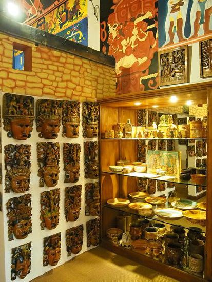 Der Tipp von José: hier findet jeder sein qualitativ hochwertiges Wunsch-Souvenir, aber nicht den "Ramsch" von der Straße.