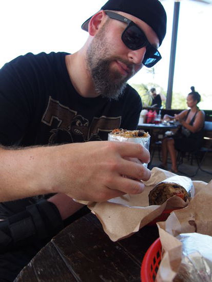 Nach dem Check-in geht's zum Snack ins Burrito Amor - der Name ist Programm 