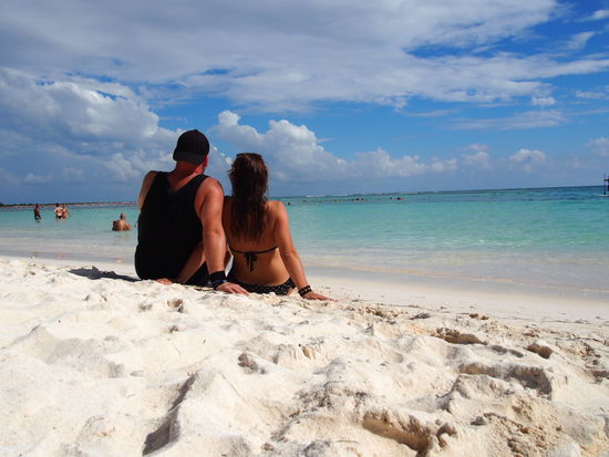 Joa, wir haben unsere Zeit schon sehr viel schlechter verbracht...  Der Strand von Akumal ist wunderschön. Anders als in Playa del Carmen oder - zumindest teilweise - in Tulum, gibt es hier kein Seegras. Ein perfekter Ort!