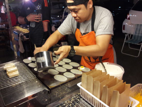 Hier werden kleine (verdammt süße) Köstlichkeiten fertiggestellt....yummy!