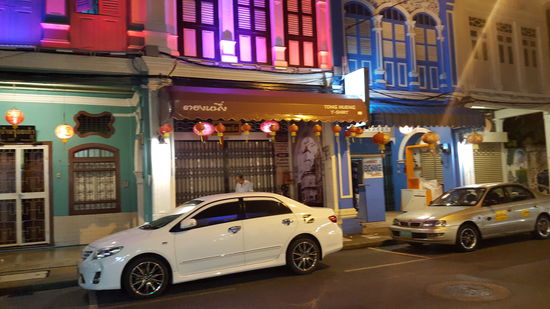 Portugiesiche Kolonial-Architektur in Phuket Town...leider werden hier die Bürgersteige seeeehr früh hochgeklappt .