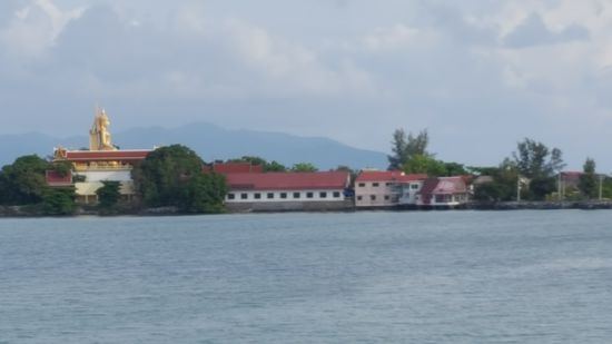 Hier leider nur ein verschwommenes Abschiedsbild. Da wir uns für Plan B entschieden haben, musste der Besuch des Big Buddha leider entfallen.