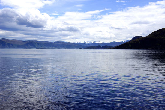 Auf dem Weg zur Küste durchs Land.. immer wieder schön. Norge ist einfach traumhaft.
