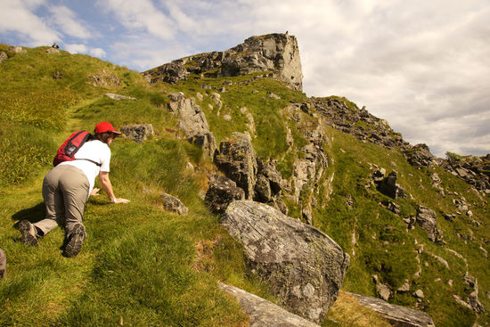 mein Versuch mal die Klippen runter zu schauen... so sieht das dann von hinten aus.. ) stehen ging nicht... tut mir leid...