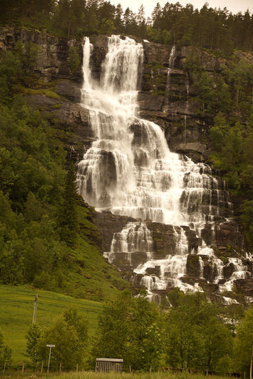 Wasserfälle überall...