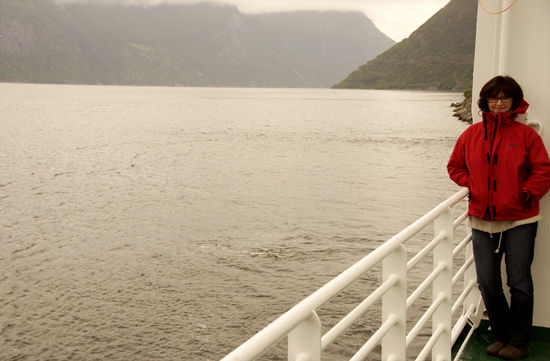 Auf der Fähre...naja das Lächeln hält sich in Grenzen