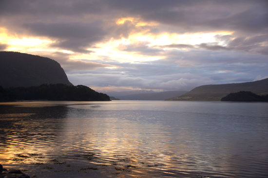 Am Abend... hey ein Wolkenloch!!!!