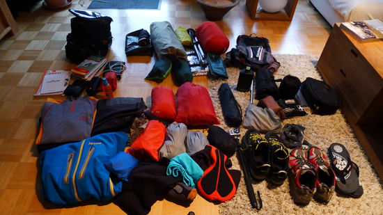 ... das soll alles in zwei Motorradkoffer und eine Tasche passen?