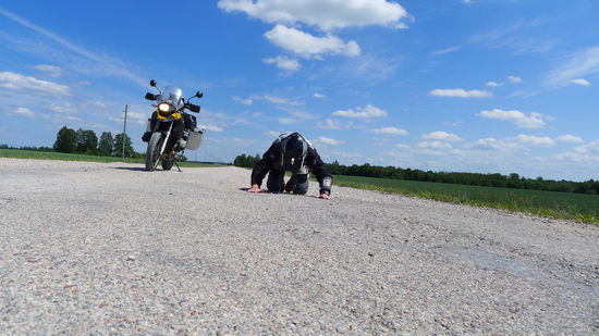 ...kleine Huldigung dem Asphalt, als ich ihn wieder unterm Gummi hatte ...