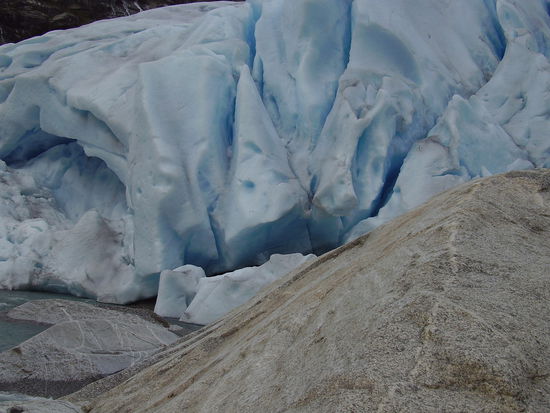 Nigardsbreen ein Gletscher richtig schön türkis.