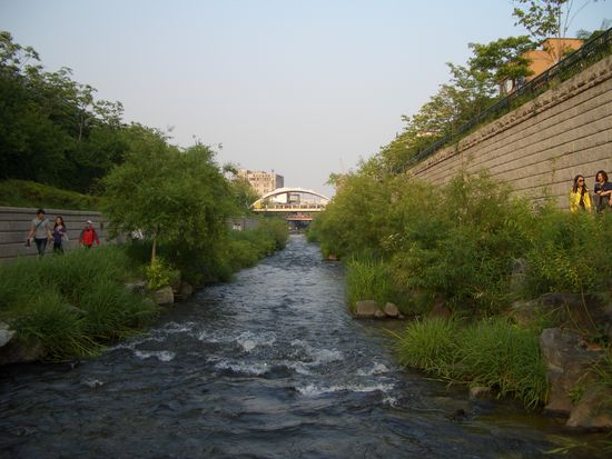 Am Cheonggyecheon-Fluss