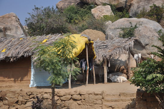 Kleines Dorf im Hinterland