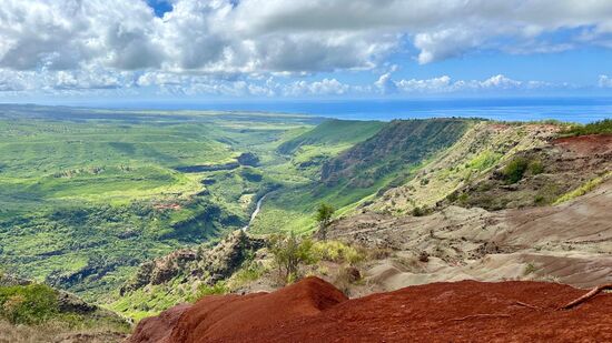 Der Kontrast der Farben ist sehr intensiv.
Hawaii ist übrigens der 50. Bundesstaat der USA