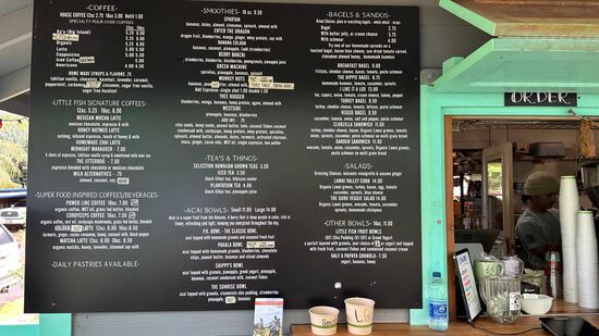 Die Auswahl ist groß und es dauert eine Weile sich zu orientieren. Sehr viel Smothies, Sandwiches, etc. Alles wird frisch zubereitet.