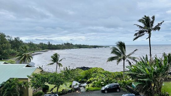Wir erreichen Hana nach 2 Stunden und beziehen unser Apartment im oberen Stock mit toller Aussicht auf die Bucht