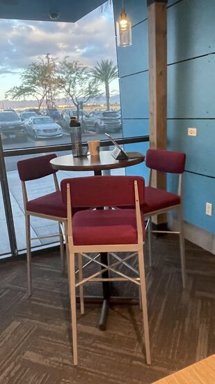 Wie üblich, gibt es aber Kaffee, Tee und Kakao rund um die Uhr