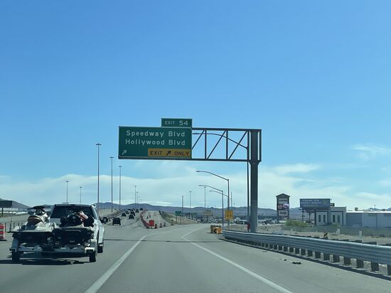 Unser Ziel ist eigentlich „Springdale“ wo Thomas uns für 2 Nächte im Hotel Bumbleberry eingebucht hat.
Springdale ist der Ort, der direkt am Eingang des Zion NP liegt