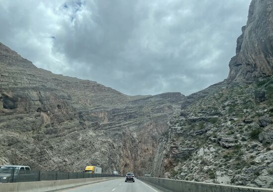 Unterwegs ist es bewölkt und es gibt auch ein paar Regentropfen.