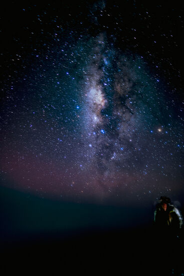 Hier oben am Summit sehen wir spontan die Milchstraße und das Fotografenherz lacht….
Seht ihr auch die Person unten rechts?
