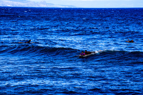 Besonders ein junger Vater mit seiner ca 1-jährigen Tochter erweckt meine Aufmerksamkeit